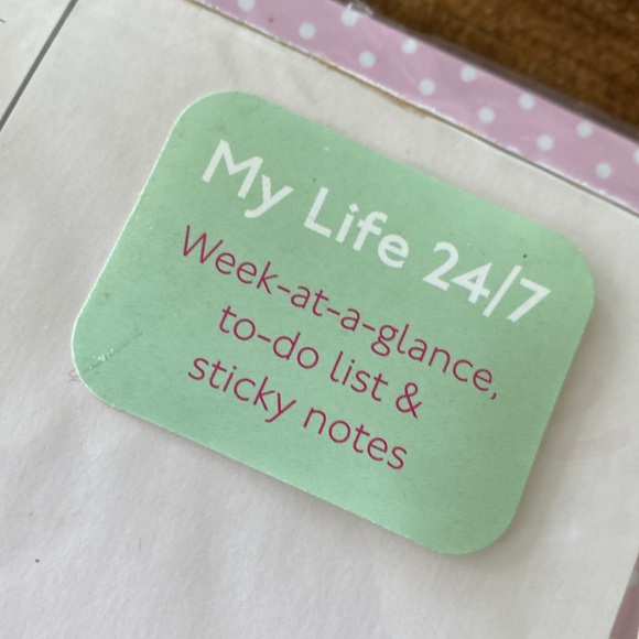 2010 Barbie Notepad, Sticky Notes, To Do Pad Magnetic Back - Picture 2 of 9